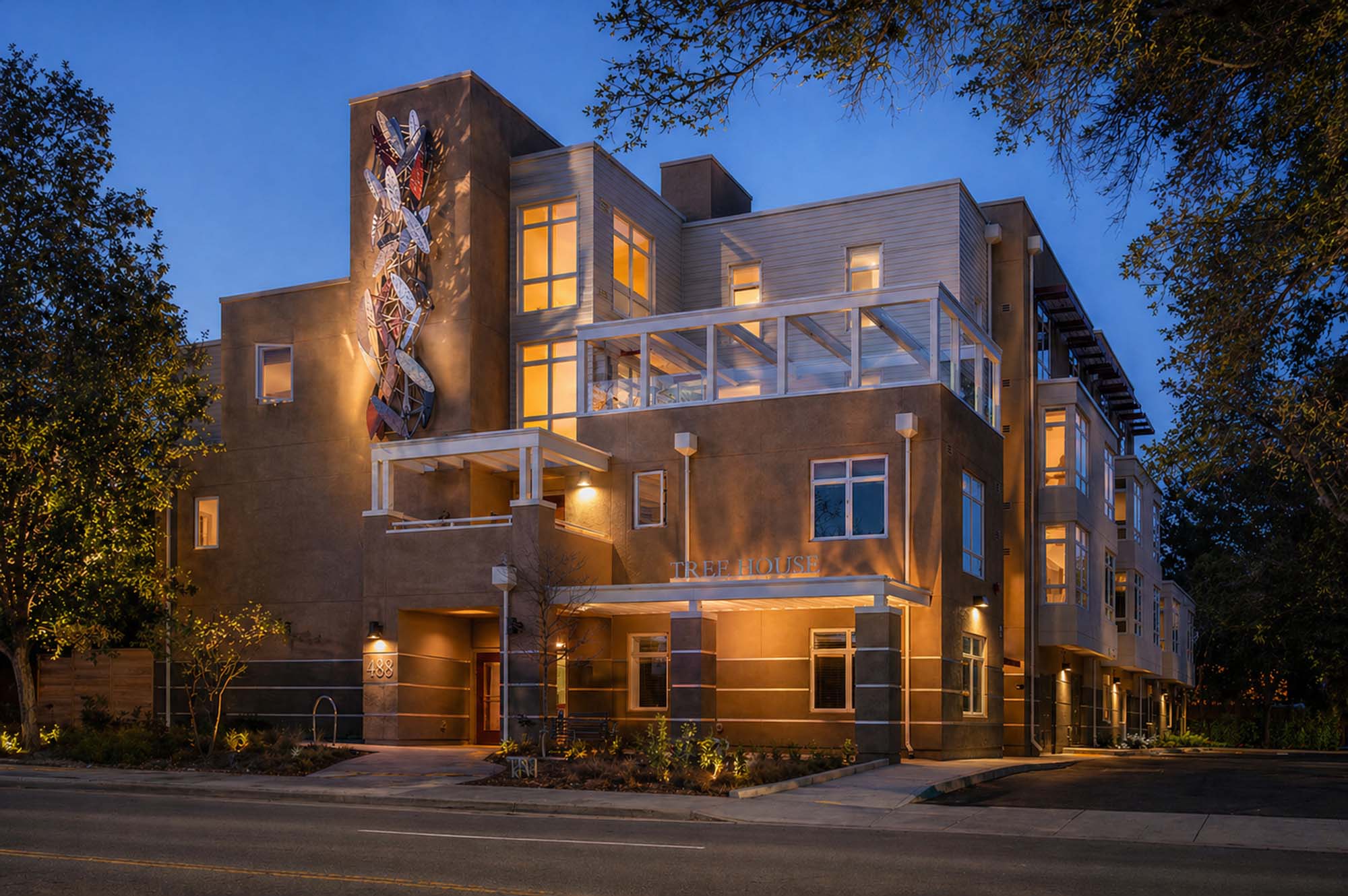 Kent Roberts, The Tree Leaf — stainless steel sculpture on the facade of The Tree House, Palo Alto
