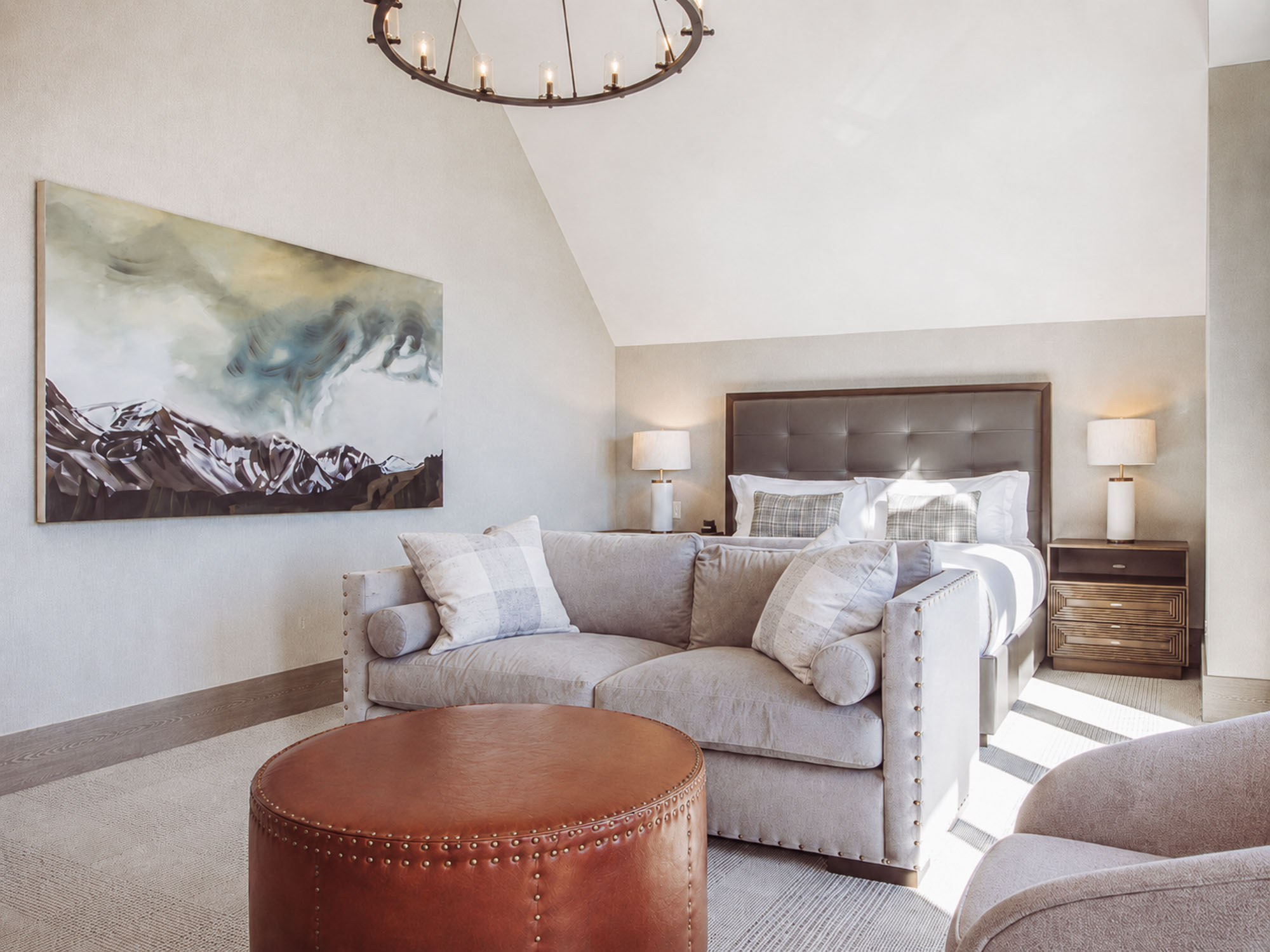Montage Spanish Peaks residence — guest room with mountain canvas