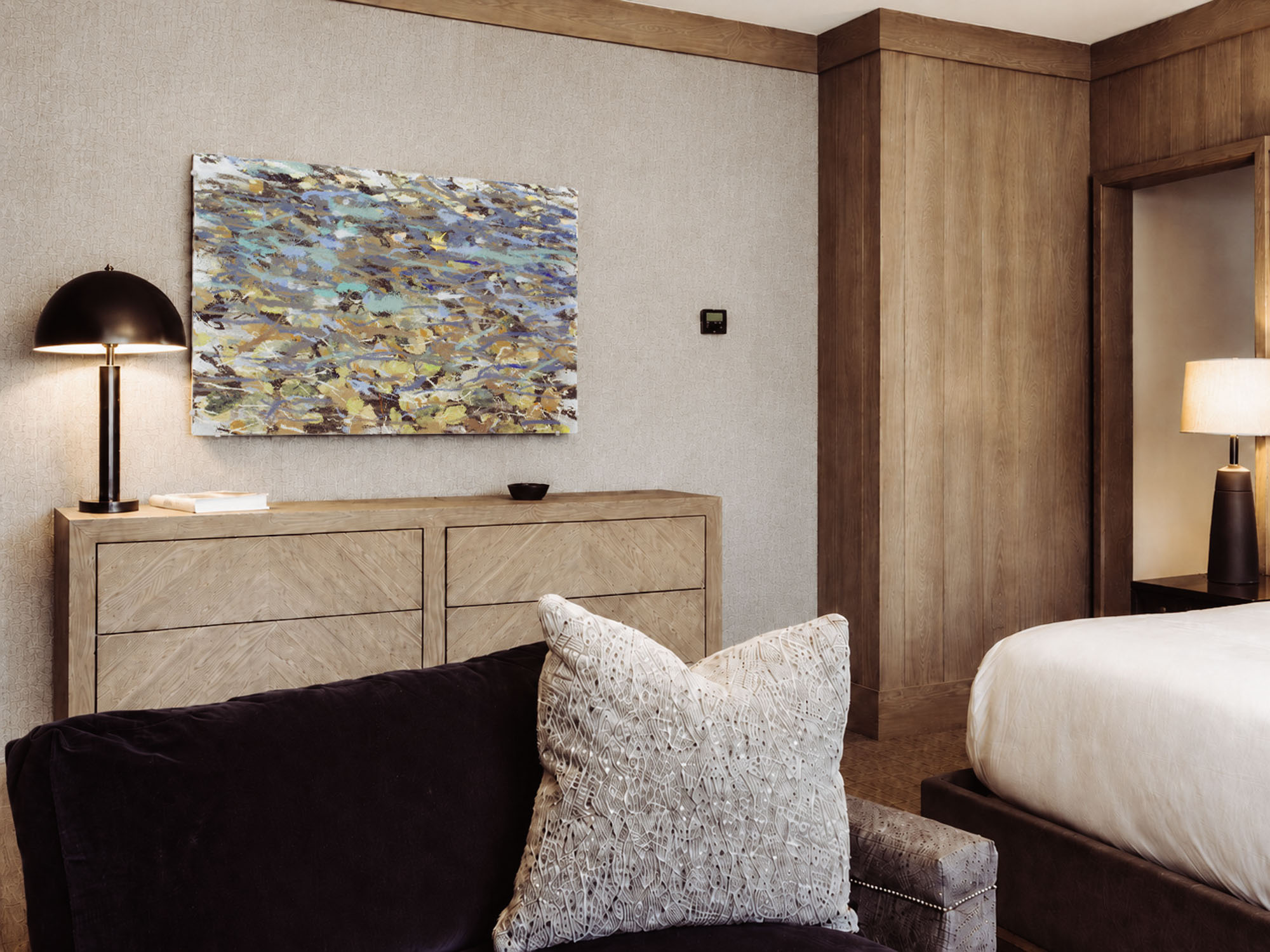 Montage Spanish Peaks residence — guest suite with abstract field